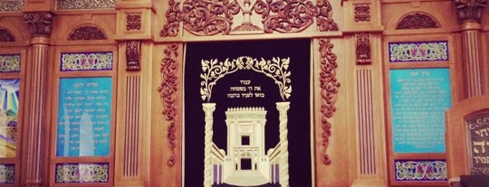 Синагога "Хабад" / "Chabad" Synagogue  (בית ההכנסה "חב"ד") is one of Oleksandrさんの保存済みスポット.
