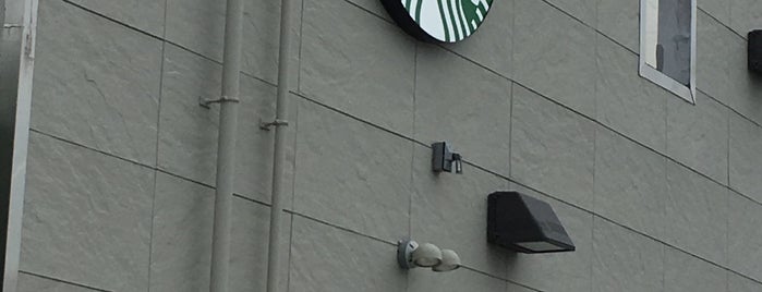 Starbucks is one of Gespeicherte Orte von Heather.