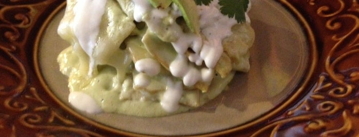 Los Chilaquiles is one of Rさんのお気に入りスポット.