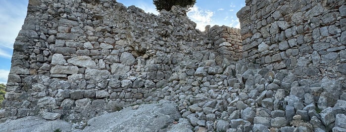 Monolithos Castle is one of Rodos.
