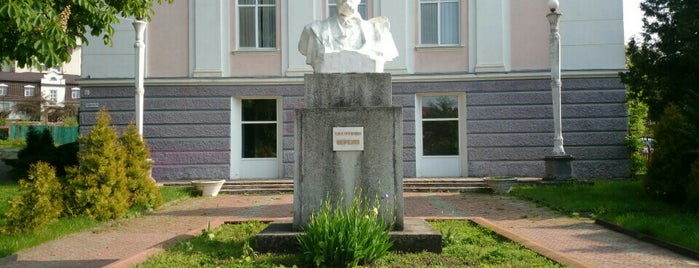 Памятник Т.Г. Шевченко is one of Locais curtidos por Вова.