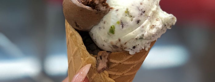 Bahram Ice Cream | بستنی بهرام is one of Haniyehh : понравившиеся места.