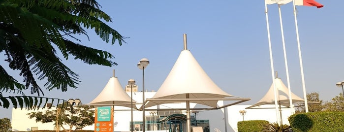 Al Mamzar Park is one of Favorite affordable date spots.