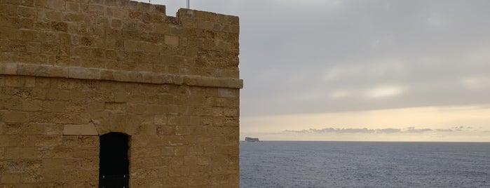 Sciuta Tower is one of Malta watchtowers.
