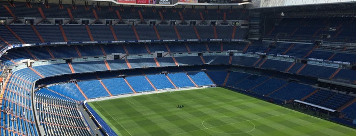 Estadio Santiago Bernabéu is one of Tempat yang Disukai Joss.