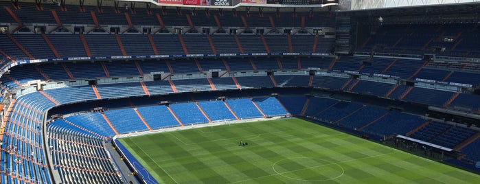 Estadio Santiago Bernabéu is one of Lugares favoritos de Joss.