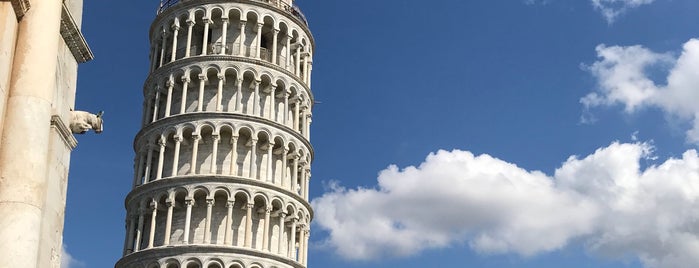 Torre de Pisa is one of Lugares favoritos de Joss.