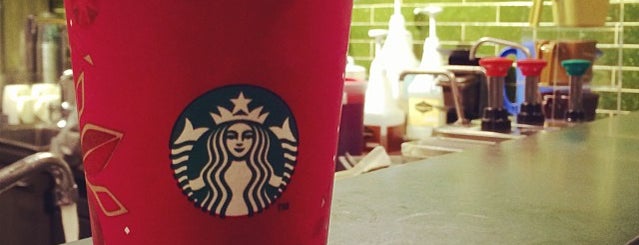 Starbucks is one of Lugares favoritos de James.