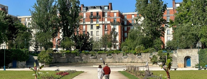Square Saint-Lambert is one of Arbuzova: сохраненные места.