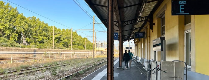 Gare SNCF d'Avignon-Centre is one of Went before.