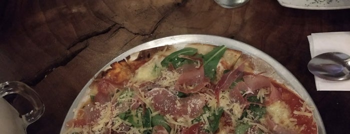 La Rústica is one of Top List Pizzas Cali.