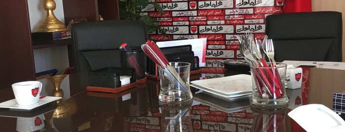 Perspolis FC Headquarters | ساختمان مرکزی باشگاه فرهنگی ورزشی پرسپولیس is one of Mohsen'in Kaydettiği Mekanlar.