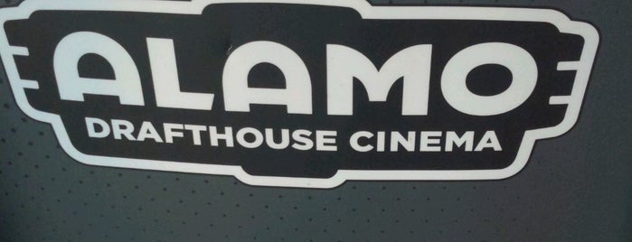 Alamo Drafthouse Cinema is one of Orte, die Alexander gefallen.