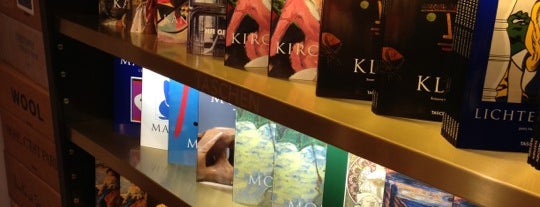 Taschen is one of สถานที่ที่ Sneakshot ถูกใจ.