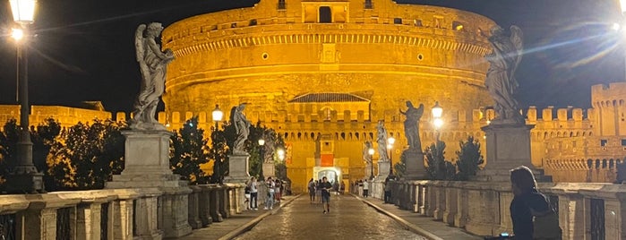 Castel Sant' Angelo is one of Roma.