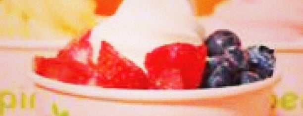 Pinkberry is one of Ciara 님이 좋아한 장소.