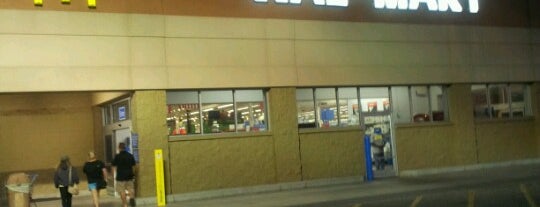 Walmart Supercenter is one of สถานที่ที่ Oscar ถูกใจ.