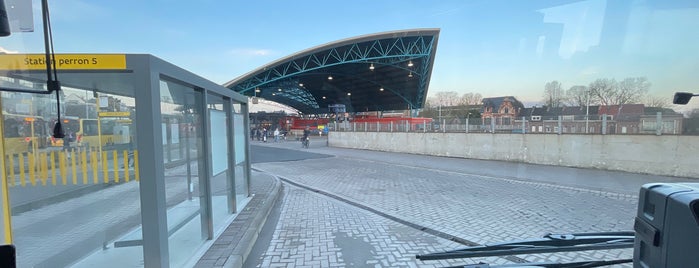 Station Halle is one of Bijna alle treinstations in Vlaanderen.