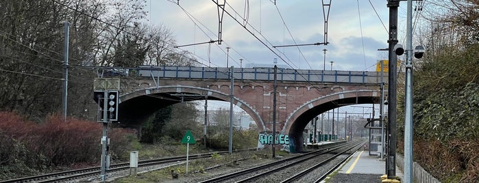 Gare d'Evere / Station Evere is one of Lijn 26 Halle - Mechelen.