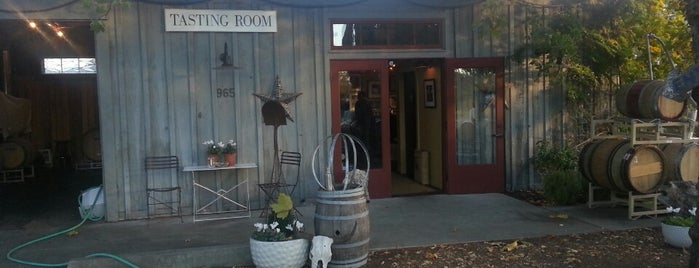 Lava Vine Tasting Room is one of Wineries I've visited.