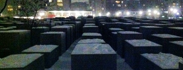 Monumento a los judíos de Europa asesinados is one of Berlin.