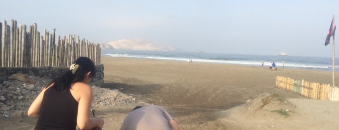 Playa La Isla, Asia is one of Lorenaさんのお気に入りスポット.