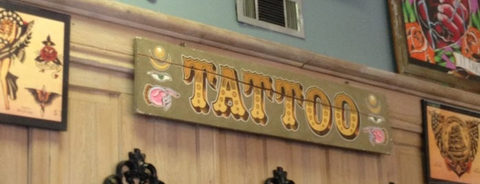 Downtown Tattoos is one of Posti che sono piaciuti a Lindsay.