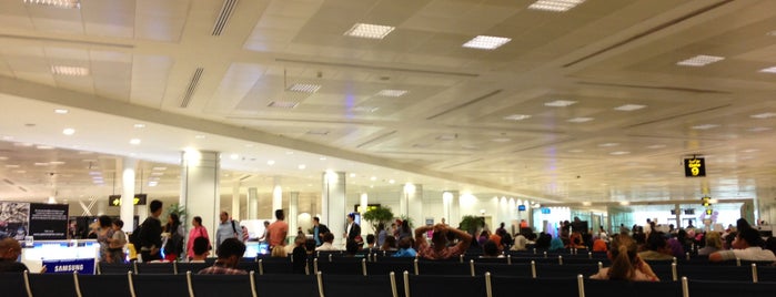 Doha International Airport (DOH) مطار الدوحة الدولي is one of Airports.