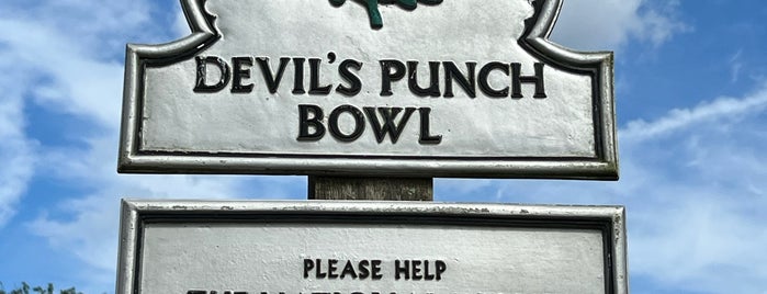 Devil's Punch Bowl is one of Exploring UK.