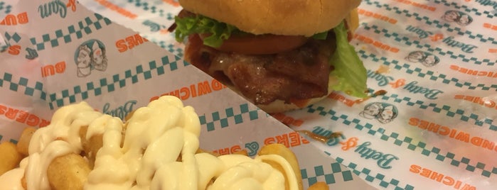 Betty & Sam - Burgers & Sandwiches is one of Locais curtidos por Fabio.