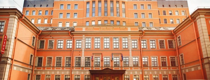 Vedensky Hotel is one of สถานที่ที่ Frank ถูกใจ.