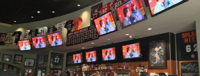 McCovey's Restaurant is one of Andrewさんのお気に入りスポット.