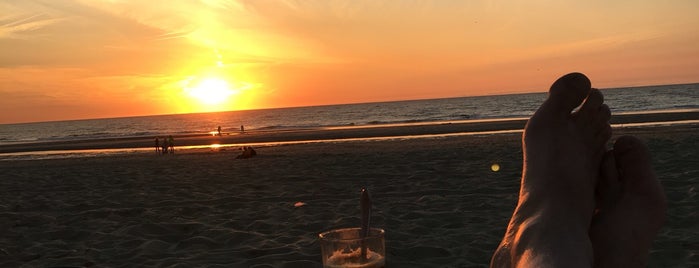 Habana Beach is one of Beach bars.