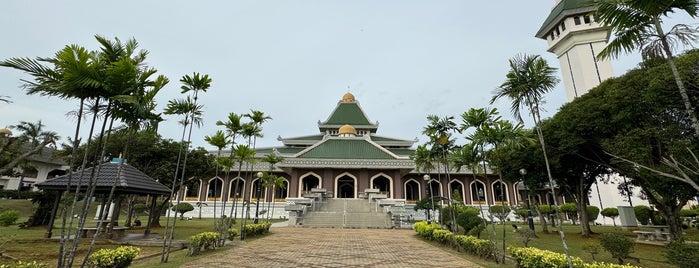 Masjid Al-Azim is one of Tempat Menarik di Melaka.