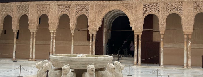 Patio de los Leones is one of Granada.