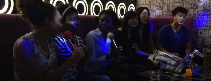 No. 18 karaoke is one of สถานที่ที่ Maia ถูกใจ.