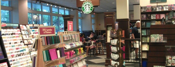 Barnes & Noble is one of Locais curtidos por lupas.