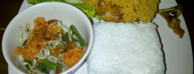 Ayam Kremes Bu Tjondro is one of Good Food and Cheap.