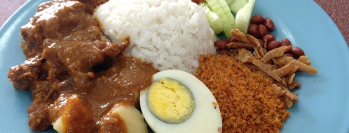 Chuan Lee Restaurant Sea Food is one of Nasi Lemak.