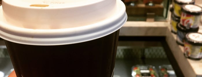 Philz Coffee is one of Tempat yang Disukai Phillip.