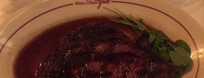 Musso & Frank Grill is one of Tempat yang Disukai Phillip.