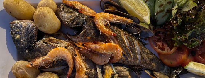 La Farola Del Mar is one of Favorite Food.
