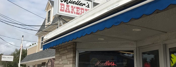 Mueller's Bakery is one of Tempat yang Disukai Katherine.