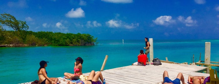 Beach at the split is one of Lugares favoritos de Natalie.