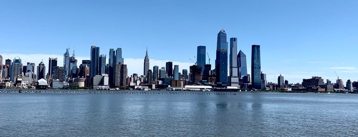 Weehawken NYC Skyline View is one of Tempat yang Disukai Debra.