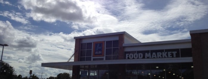 ALDI is one of Lugares favoritos de Lisa.