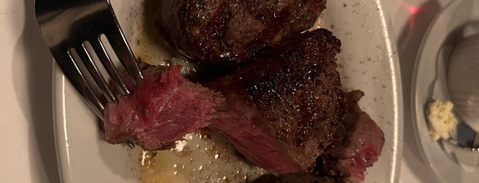 Ruth's Chris Steak House is one of 肉食いて〜♪( ´▽｀).