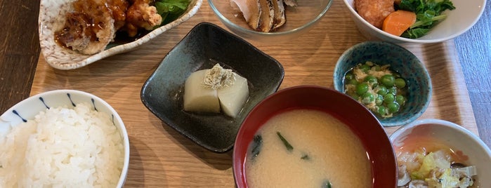 魚と日本のお酒 むく is one of 南森町・西天満ランチ.