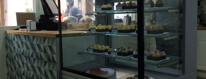 The Moon Cake Bakery is one of Comer & Beber A Coruña.