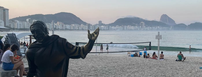 Estátua de Dorival Caymmi is one of Rio.